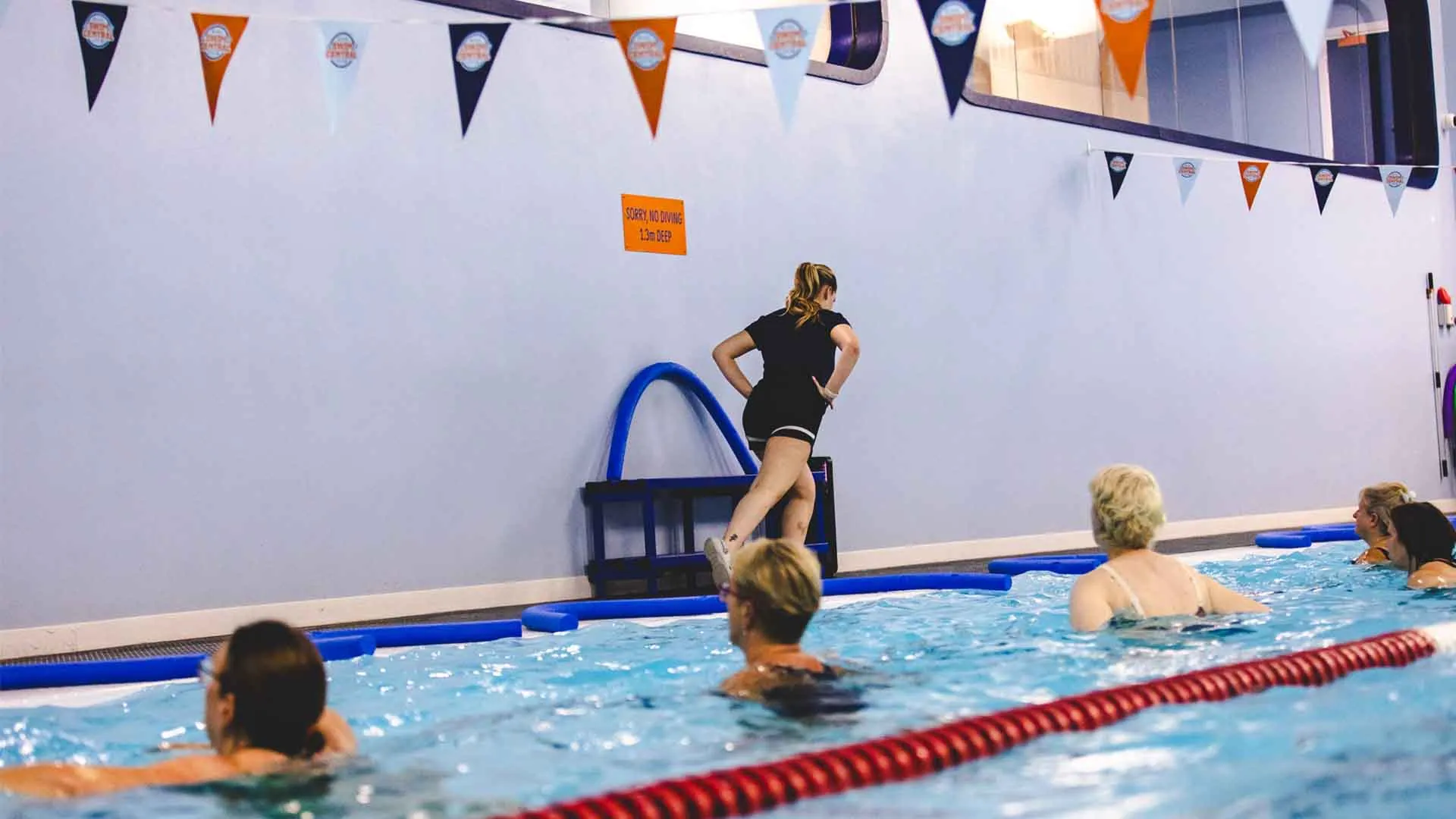 How many calories do 30 minutes of aqua aerobics burn?