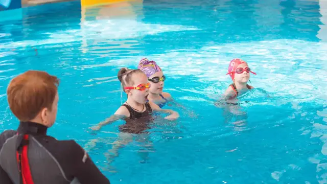 What is the best age to teach a child how do you swim?